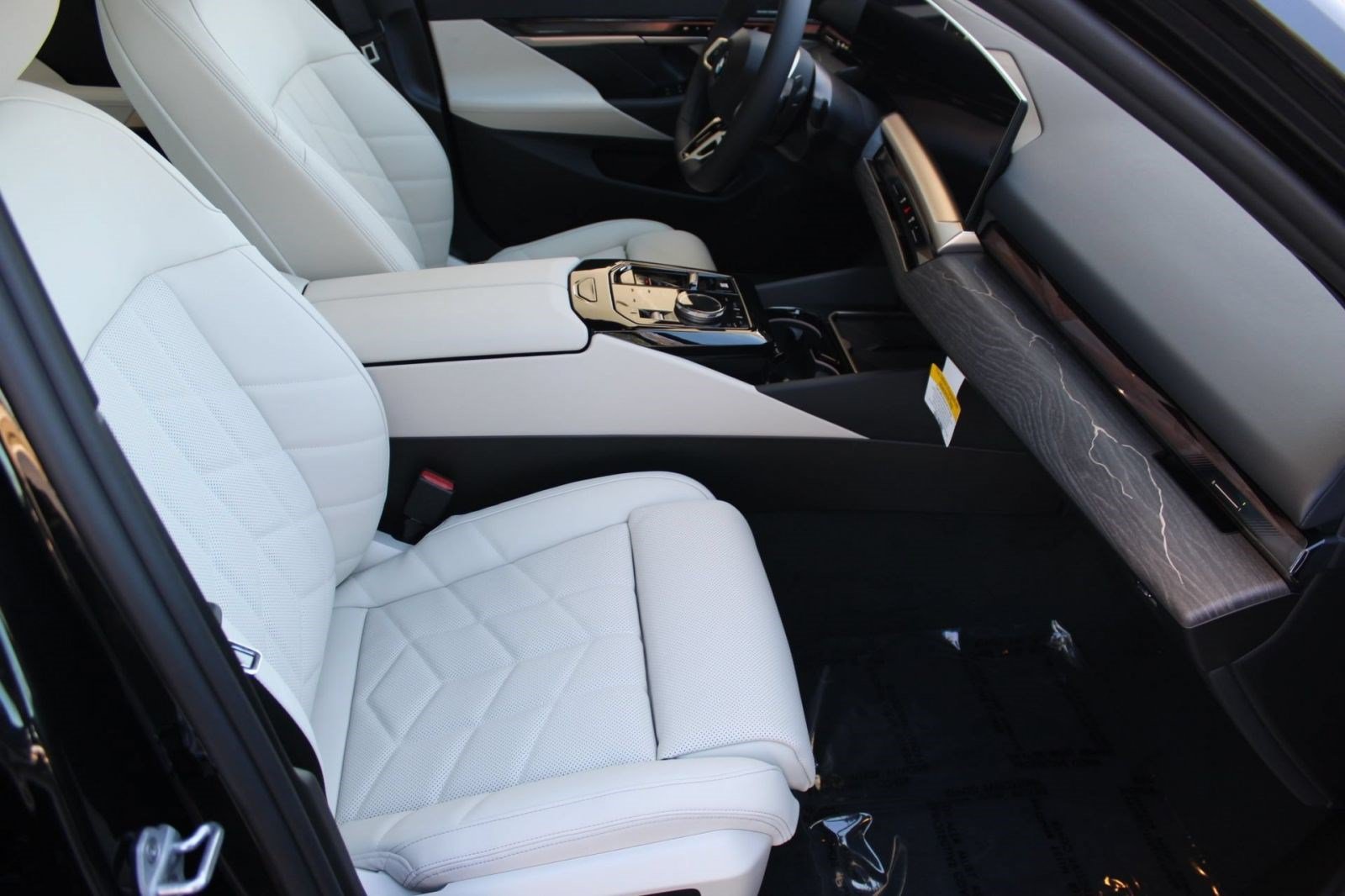 Used 2026 BMW 530i w/ M Sport Package RWD image 27