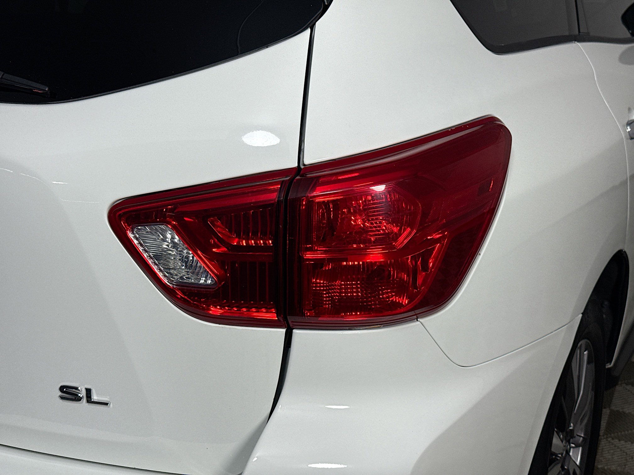 Used 2019 Nissan Pathfinder SL FWD image 34