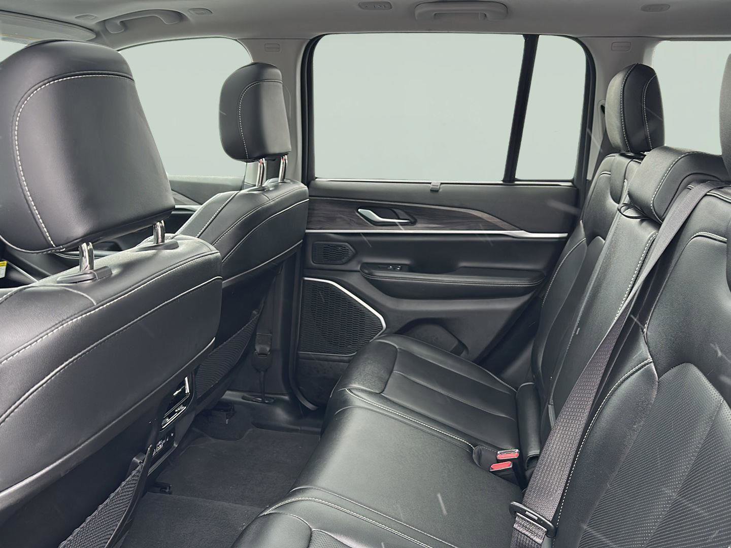 Used 2023 Jeep Grand Cherokee 30th Anniversary image 21