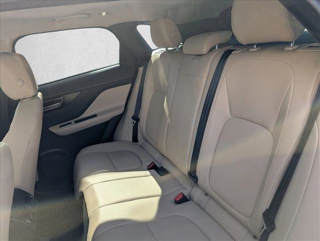 Used 2019 Jaguar F-PACE Premium image 22