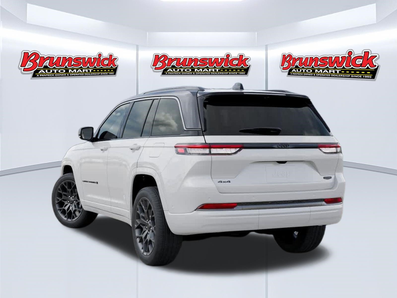 New 2027 Jeep Grand Cherokee Summit AWD/4WD image 3