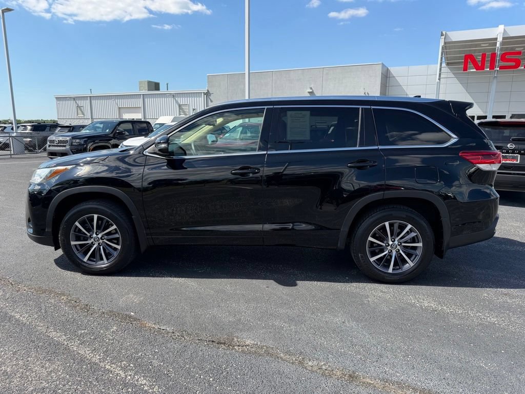 Used 2018 Toyota Highlander XLE AWD/4WD image 8