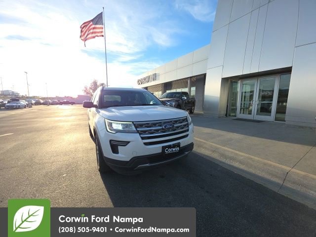 Used 2018 Ford Explorer XLT image 2