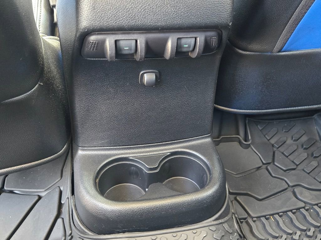 Used 2018 Jeep Wrangler Unlimited Sahara AWD/4WD image 15