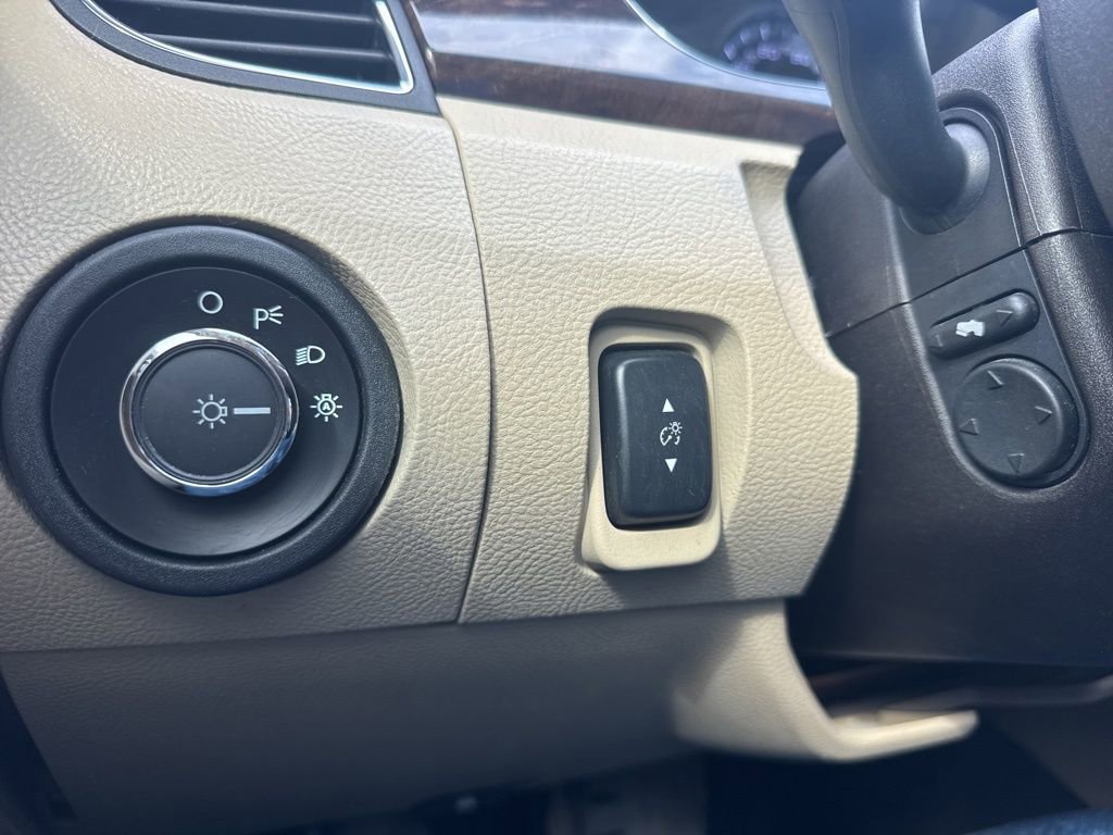 Used 2015 Ford Taurus Limited w/ Equipment Group 301A image 25