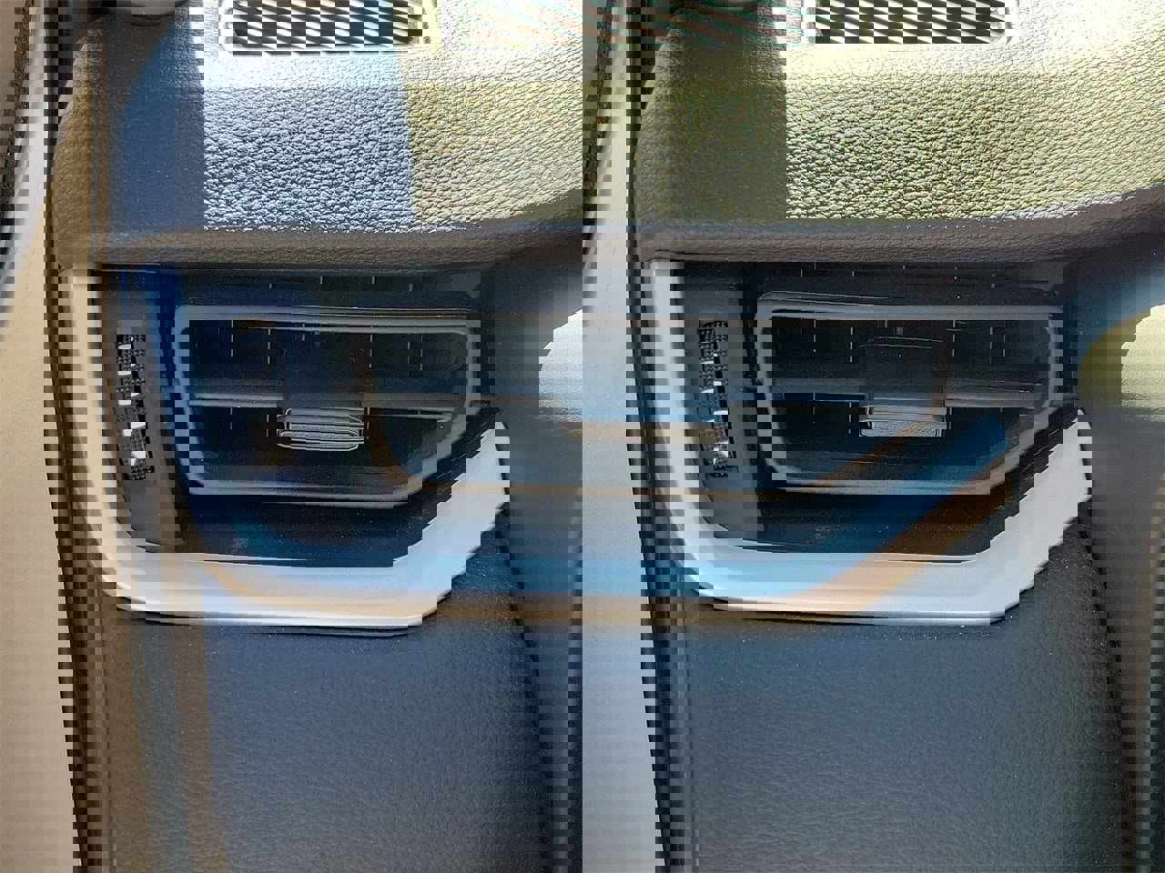 Used 2025 Toyota RAV4 LE image 30