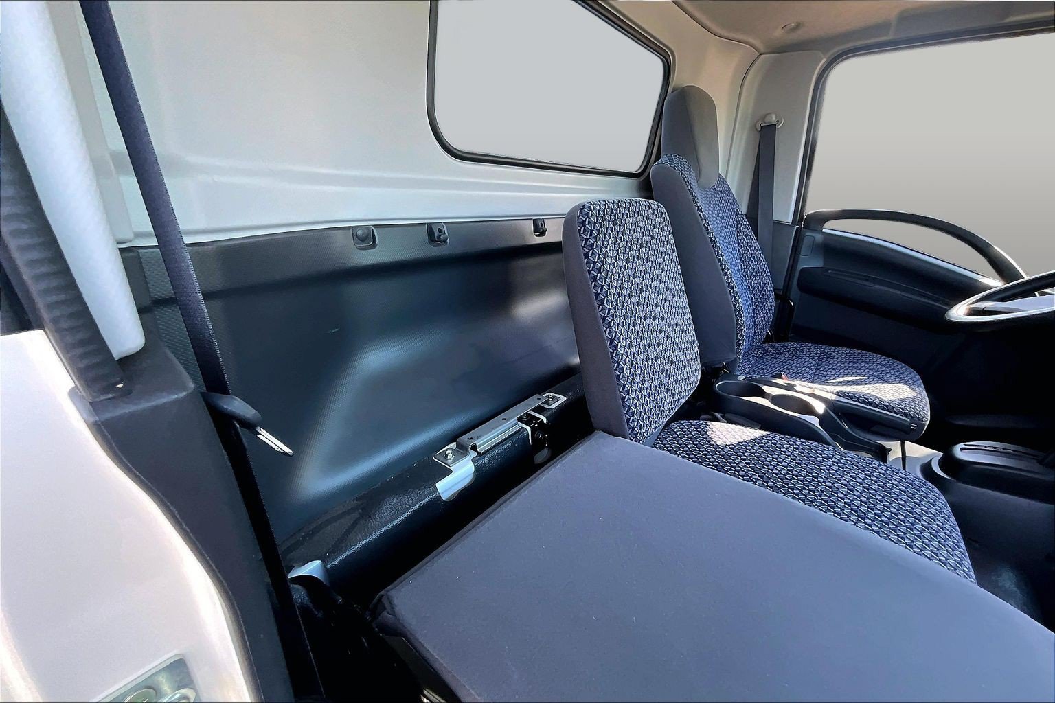 Used 2024 Isuzu NPR RWD image 18