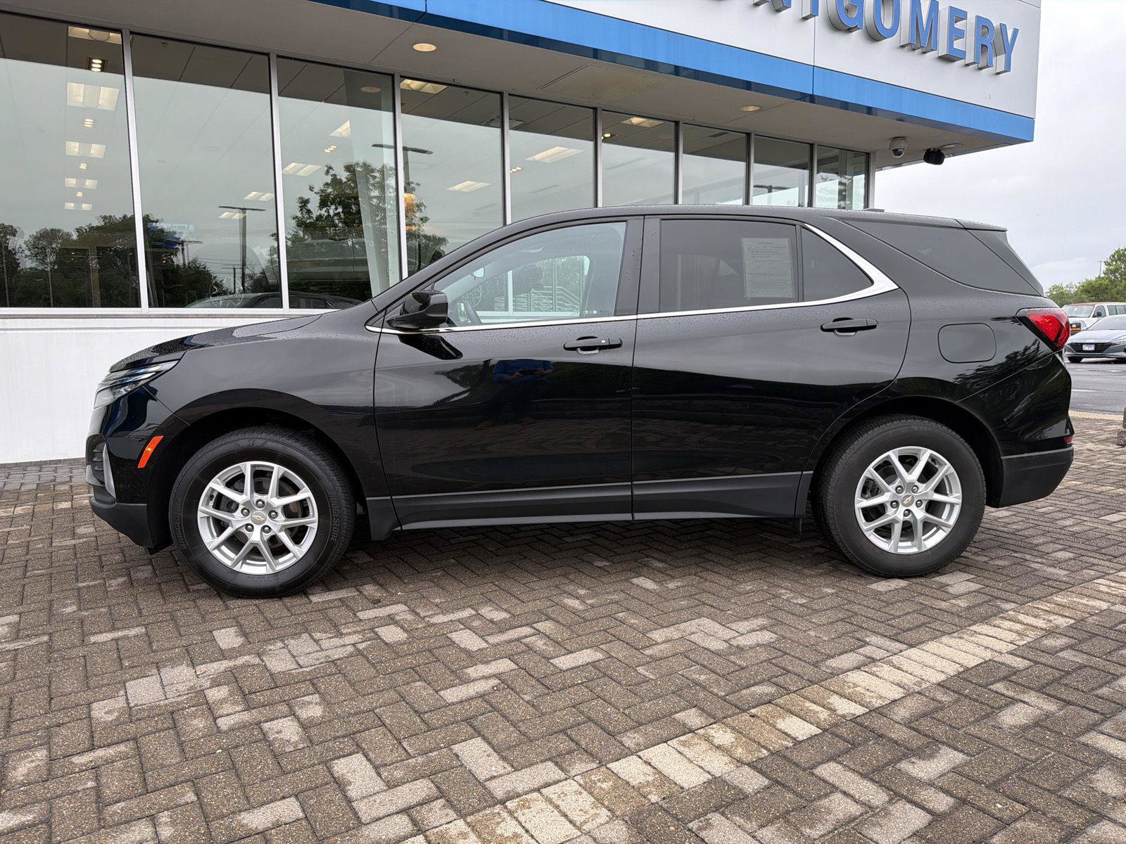 Used 2023 Chevrolet Equinox LT AWD/4WD image 2