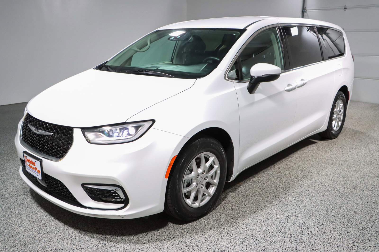 Used 2023 Chrysler Pacifica Touring-L image 34