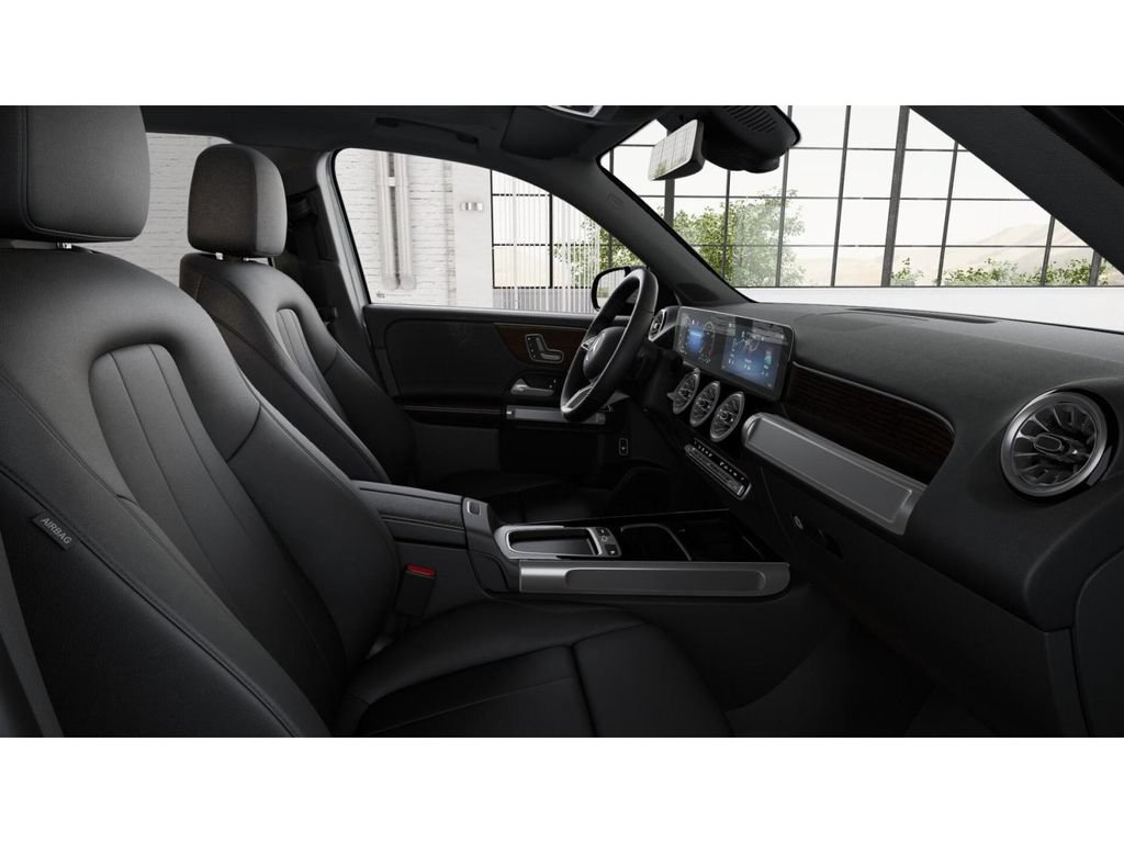 Used 2026 Mercedes-Benz GLB 250 image 4