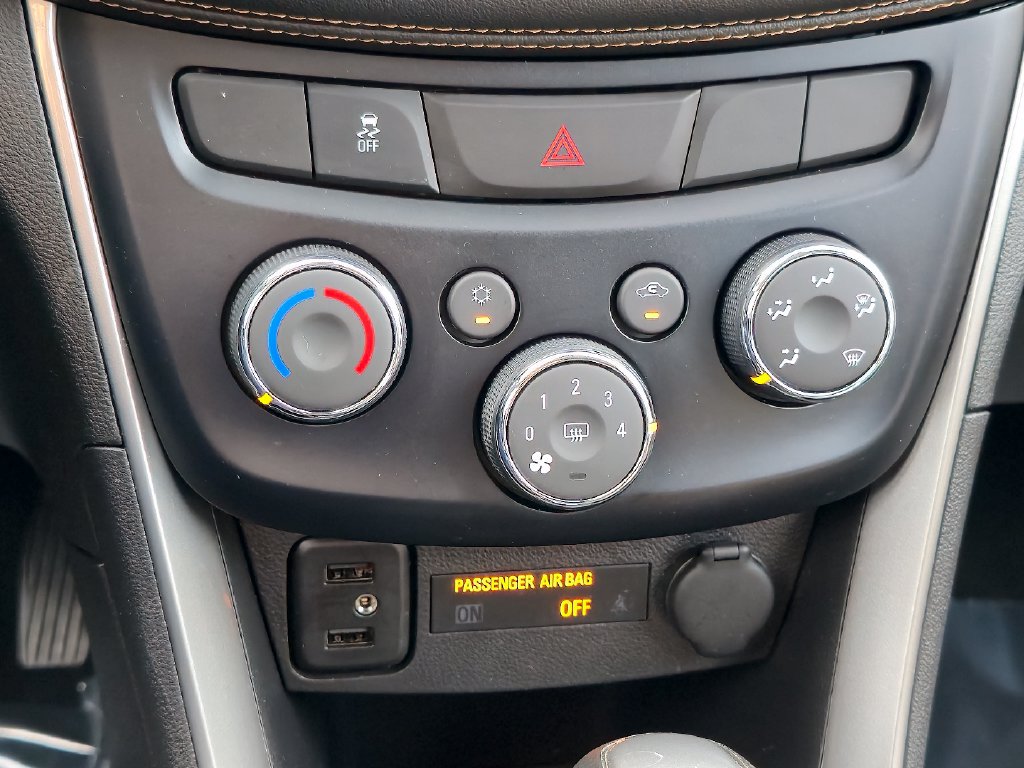 Certified 2019 Chevrolet Trax LT w/ LT Convenience Package FWD image 17