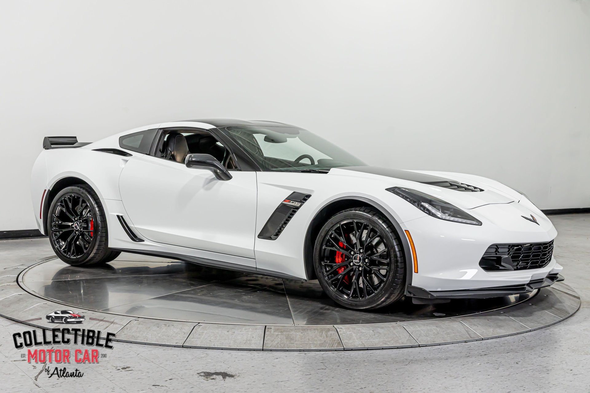 Used 2015 Chevrolet Corvette Z06 w/ 3LZ Preferred Equipment Group RWD image 27