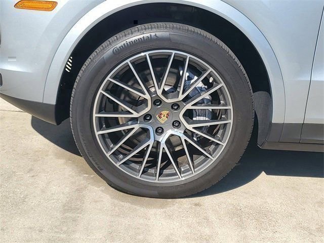 Used 2021 Porsche Cayenne AWD/4WD image 12