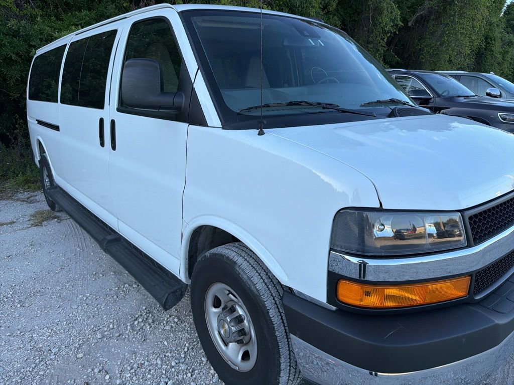 Used 2025 Chevrolet Express 3500 LT w/ LT Preferred Equipment Group RWD image 2