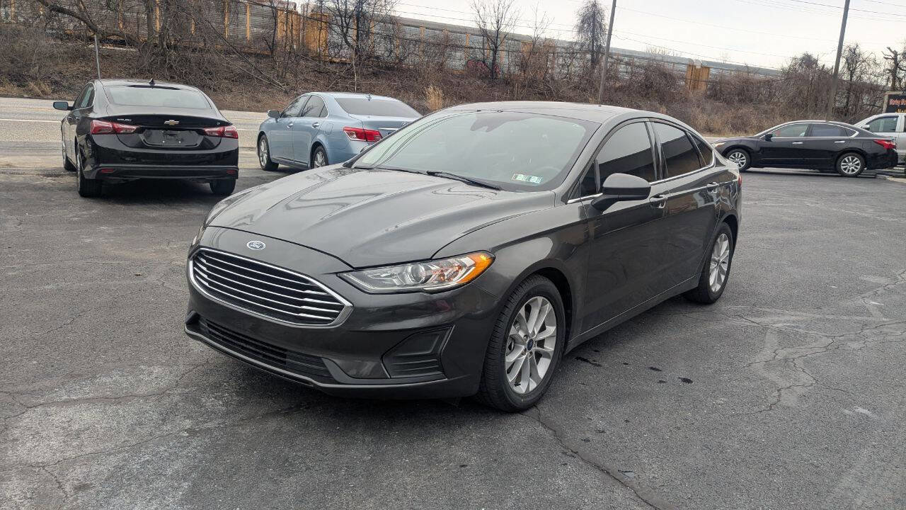 Used 2020 Ford Fusion SE image 1