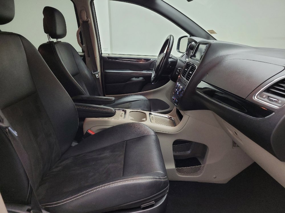 Used 2019 Dodge Grand Caravan SXT image 21