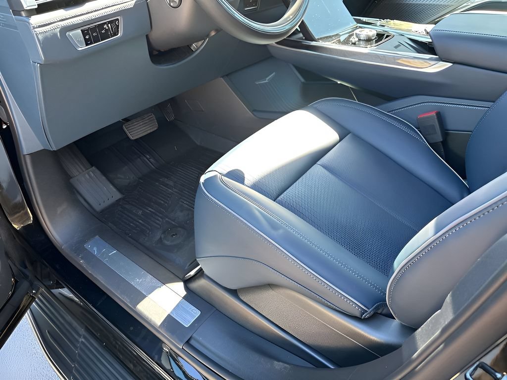 New 2026 Cadillac Escalade IQ Luxury 2 w/ LPO, Floor Liner Package AWD/4WD image 40