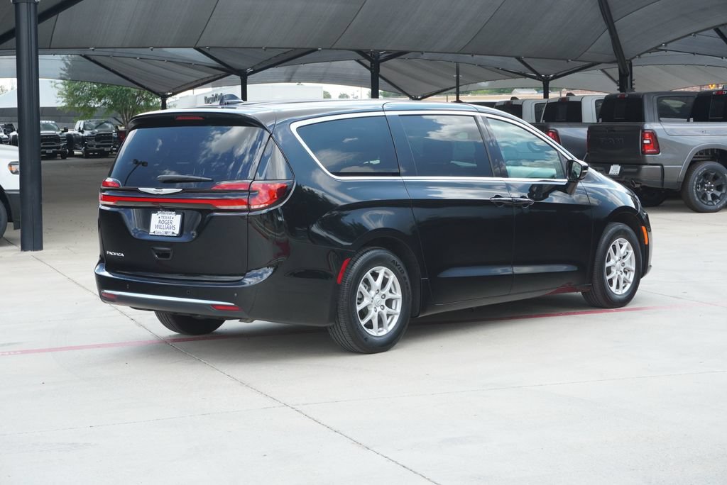 Used 2026 Chrysler Pacifica Select FWD image 5