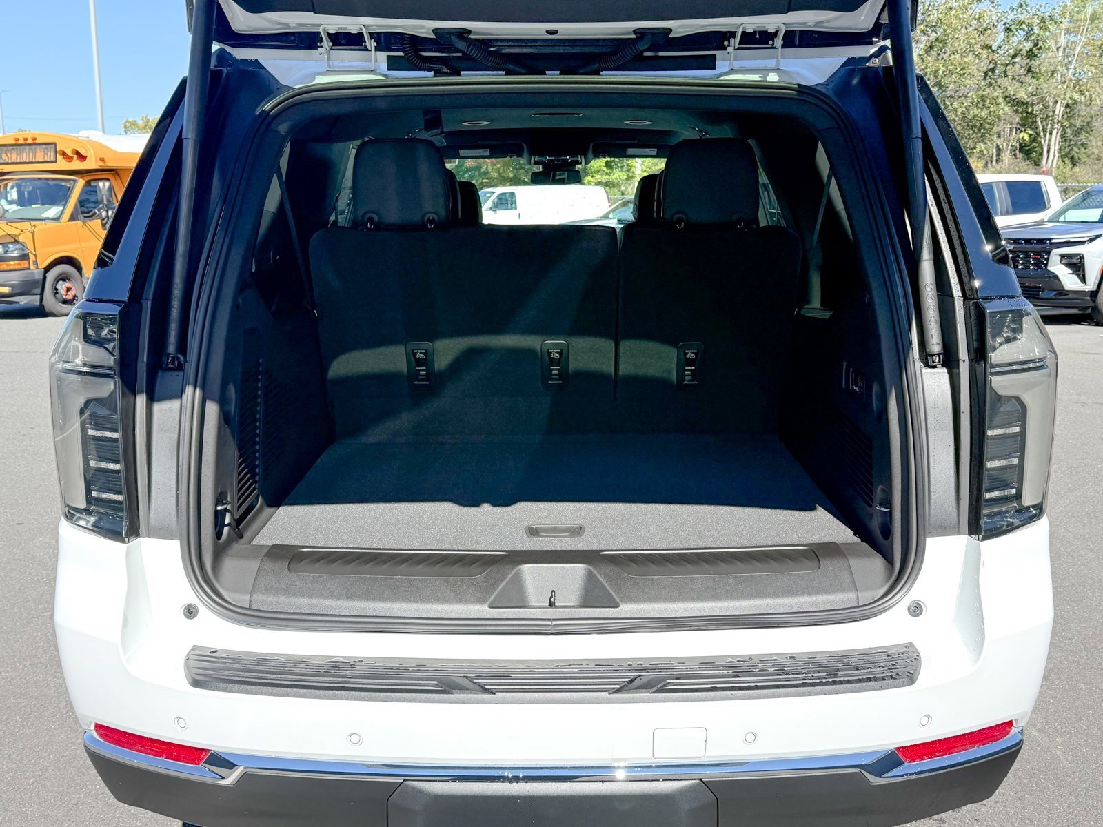 New 2026 Chevrolet Suburban LT image 21