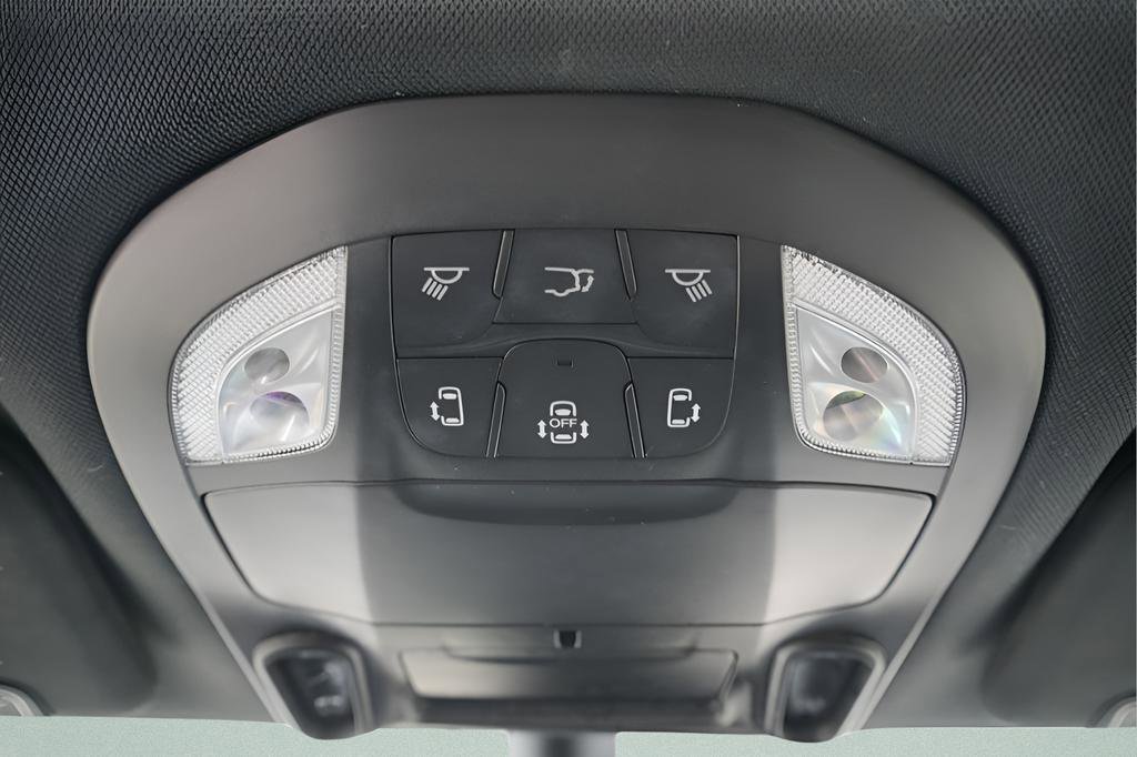 Used 2023 Chrysler Pacifica Limited w/ S Appearance Package AWD/4WD image 24