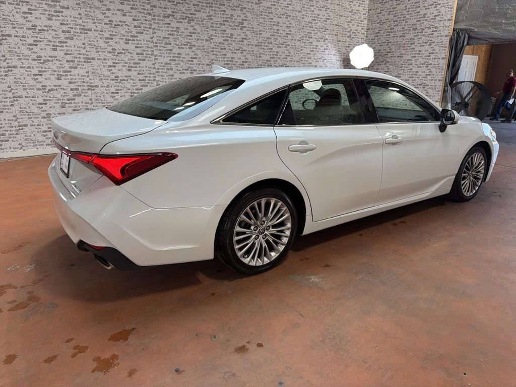 Used 2021 Toyota Avalon Limited FWD image 7