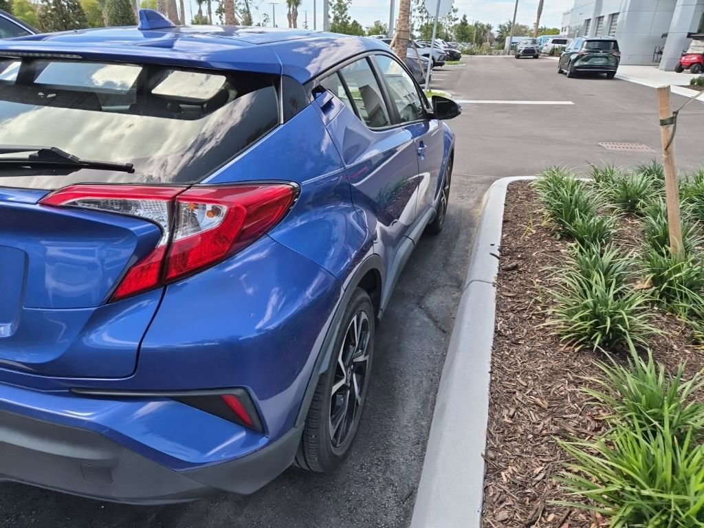 Used 2021 Toyota C-HR XLE image 4