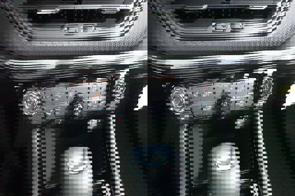 New 2026 Jeep Compass Latitude w/ Sun and Sound Group image 14