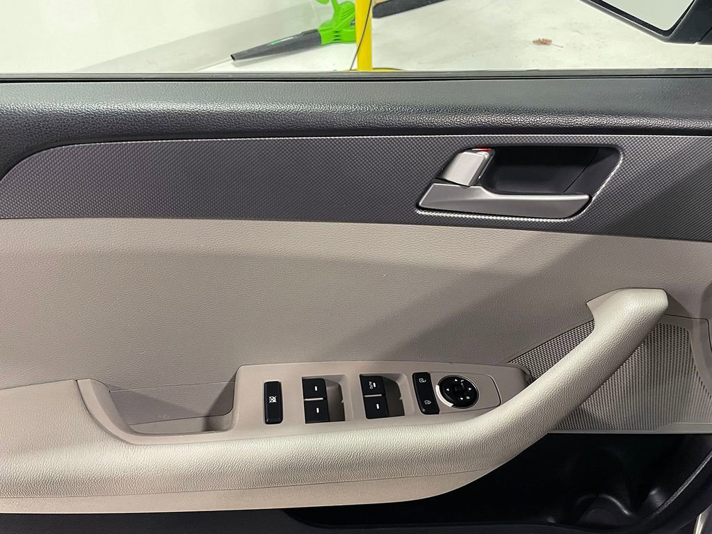 Used 2017 Hyundai Sonata SE image 19