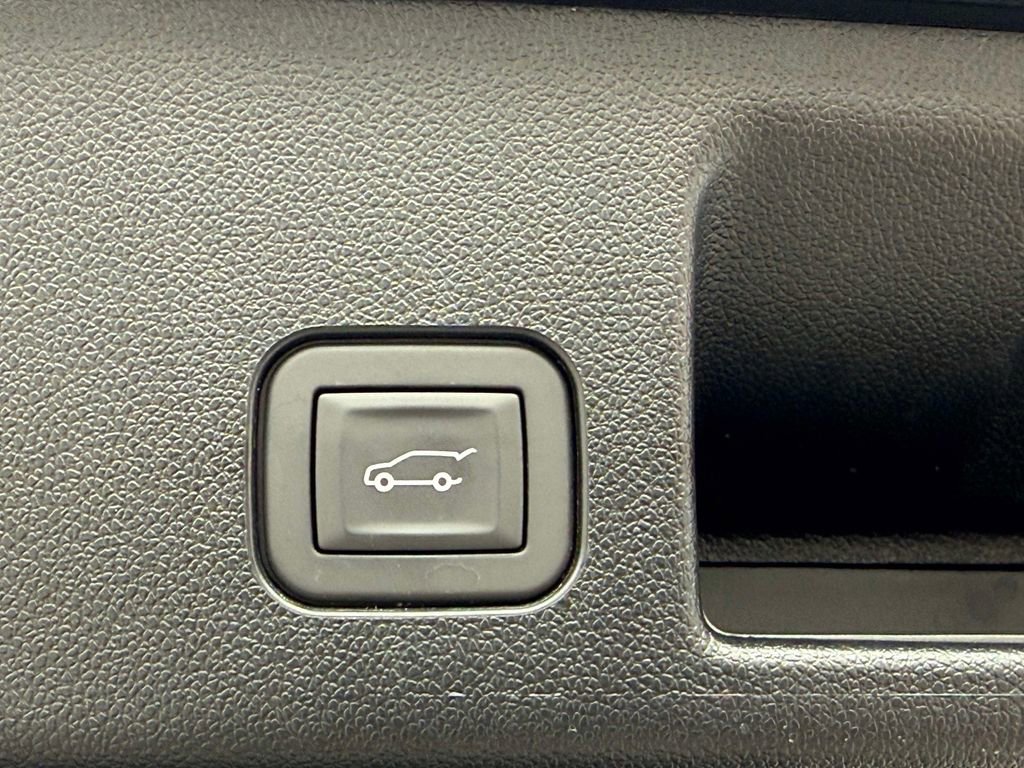 Used 2025 Chevrolet Equinox EV LT image 18