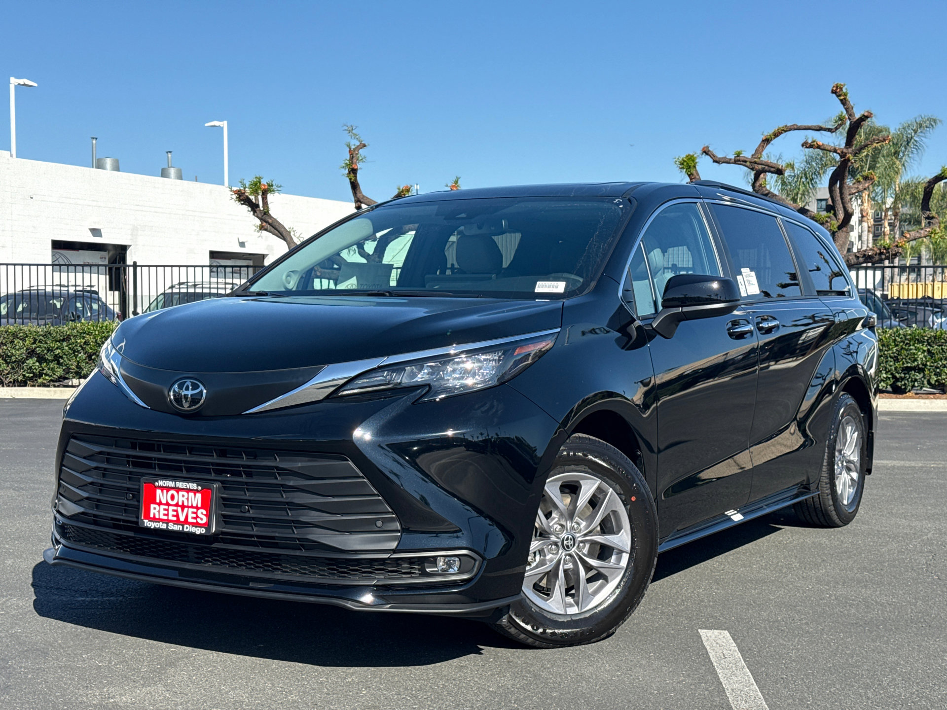 New 2026 Toyota Sienna XLE image 2