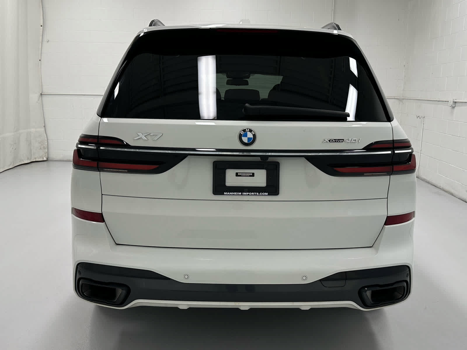 Used 2023 BMW X7 xDrive40i w/ M Sport Package AWD/4WD image 7
