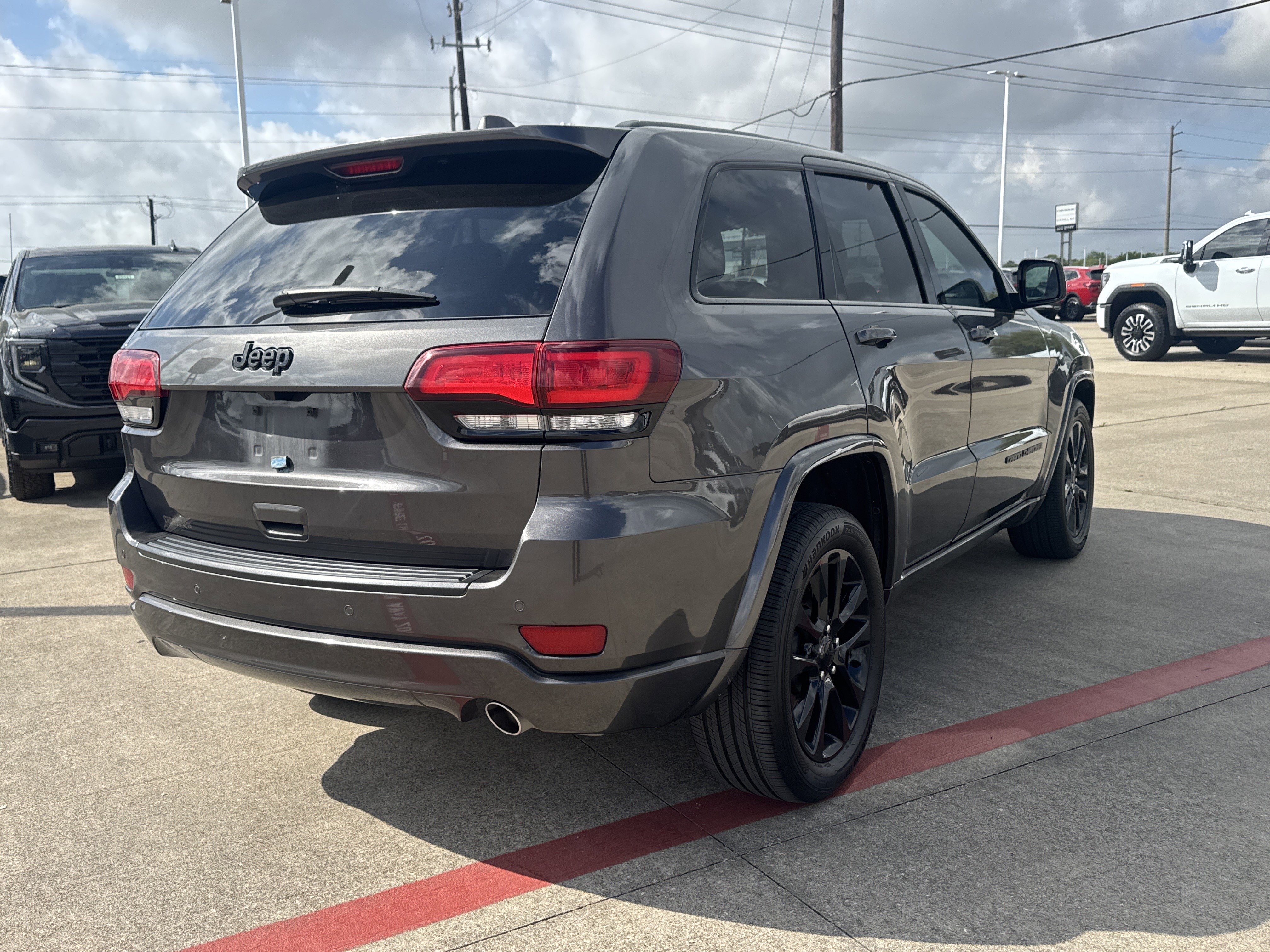 Used 2021 Jeep Grand Cherokee Laredo X image 12