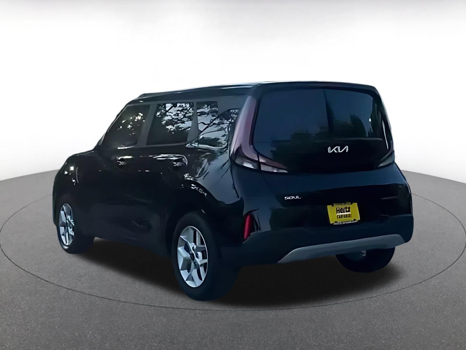 Used 2025 Kia Soul LX w/ LX Technology Package FWD image 10
