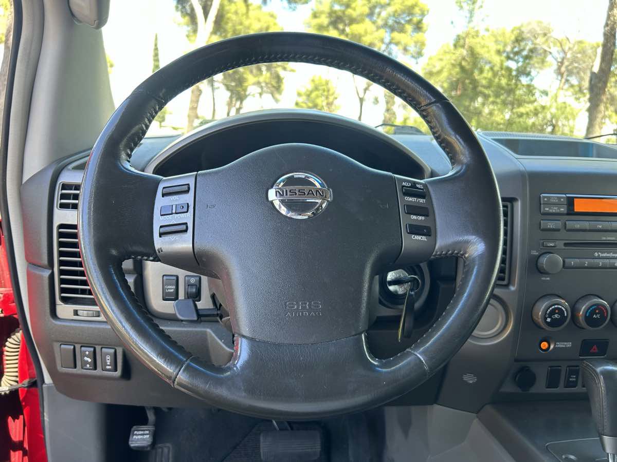 Used 2005 Nissan Titan SE image 12