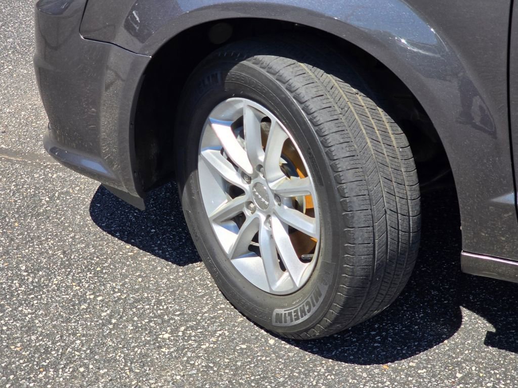 Used 2016 Dodge Grand Caravan SXT image 26