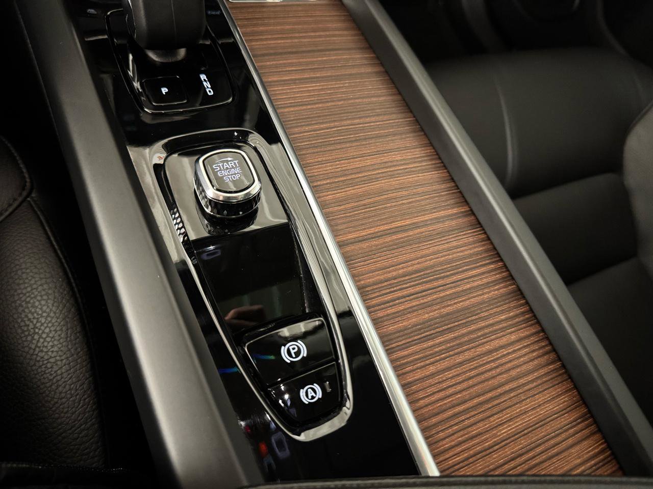 Used 2023 Volvo XC60 T8 Plus w/ Climate Package image 29