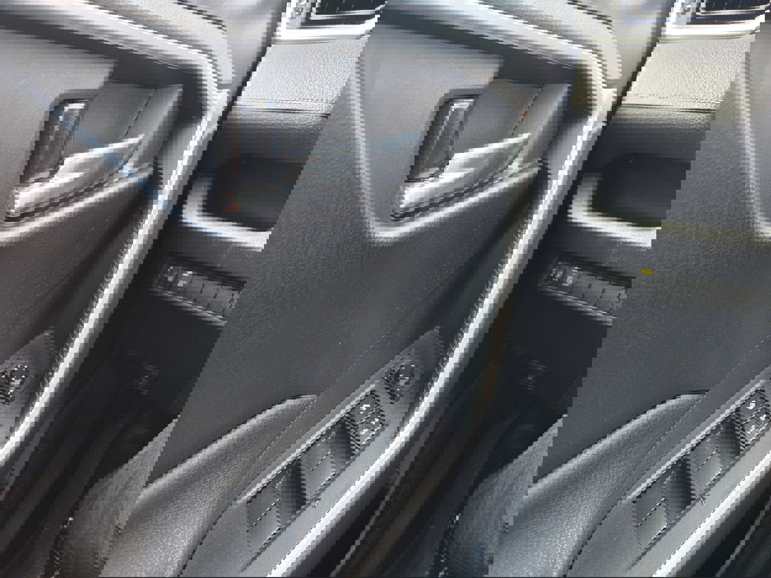 Used 2020 Toyota RAV4 XLE w/ Convenience Package image 16