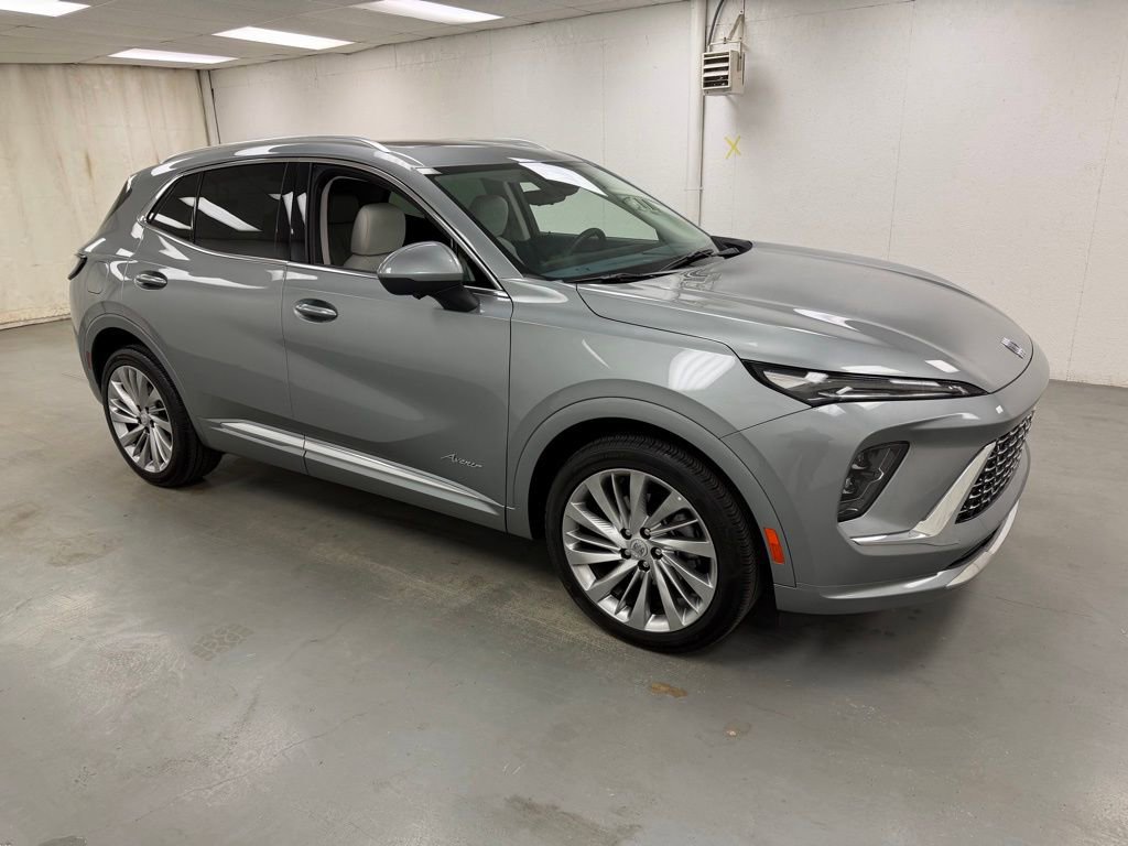 Used 2025 Buick Envision Avenir AWD/4WD image 7