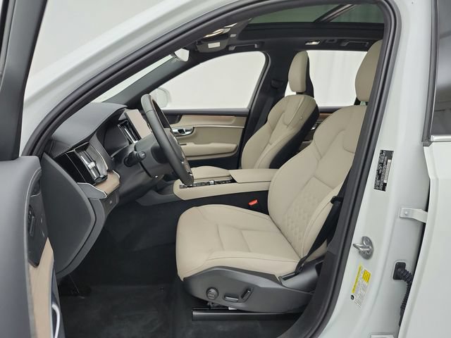 Certified 2025 Volvo XC90 B6 Plus AWD/4WD image 17