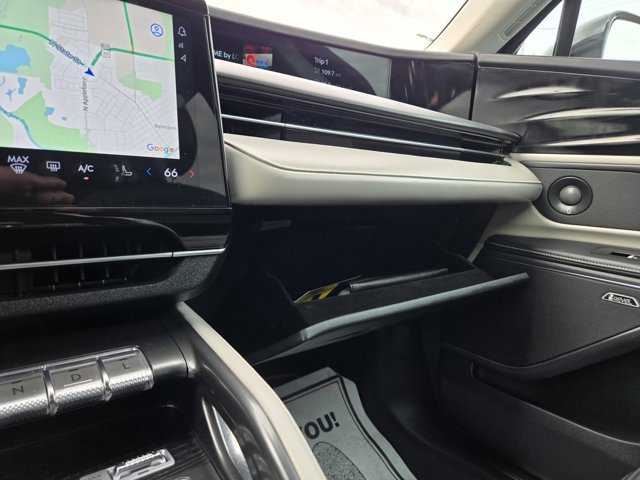 Used 2024 Lincoln Nautilus Reserve w/ Equipment Group 202A image 15