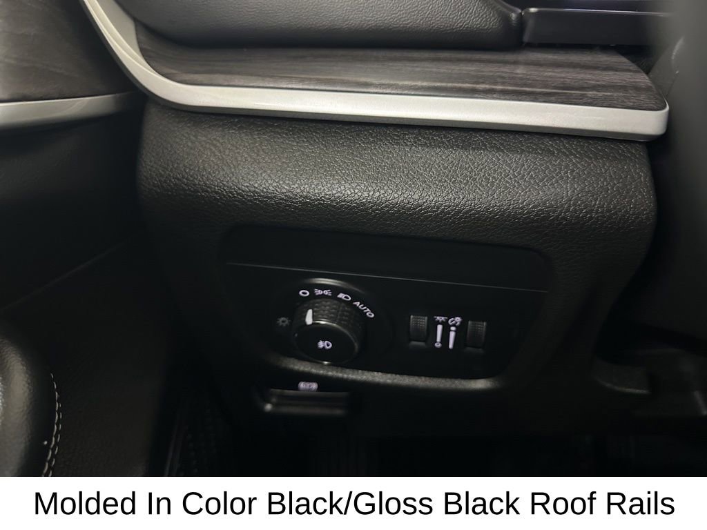 Used 2023 Jeep Grand Cherokee Limited w/ Black Appearance Package image 45