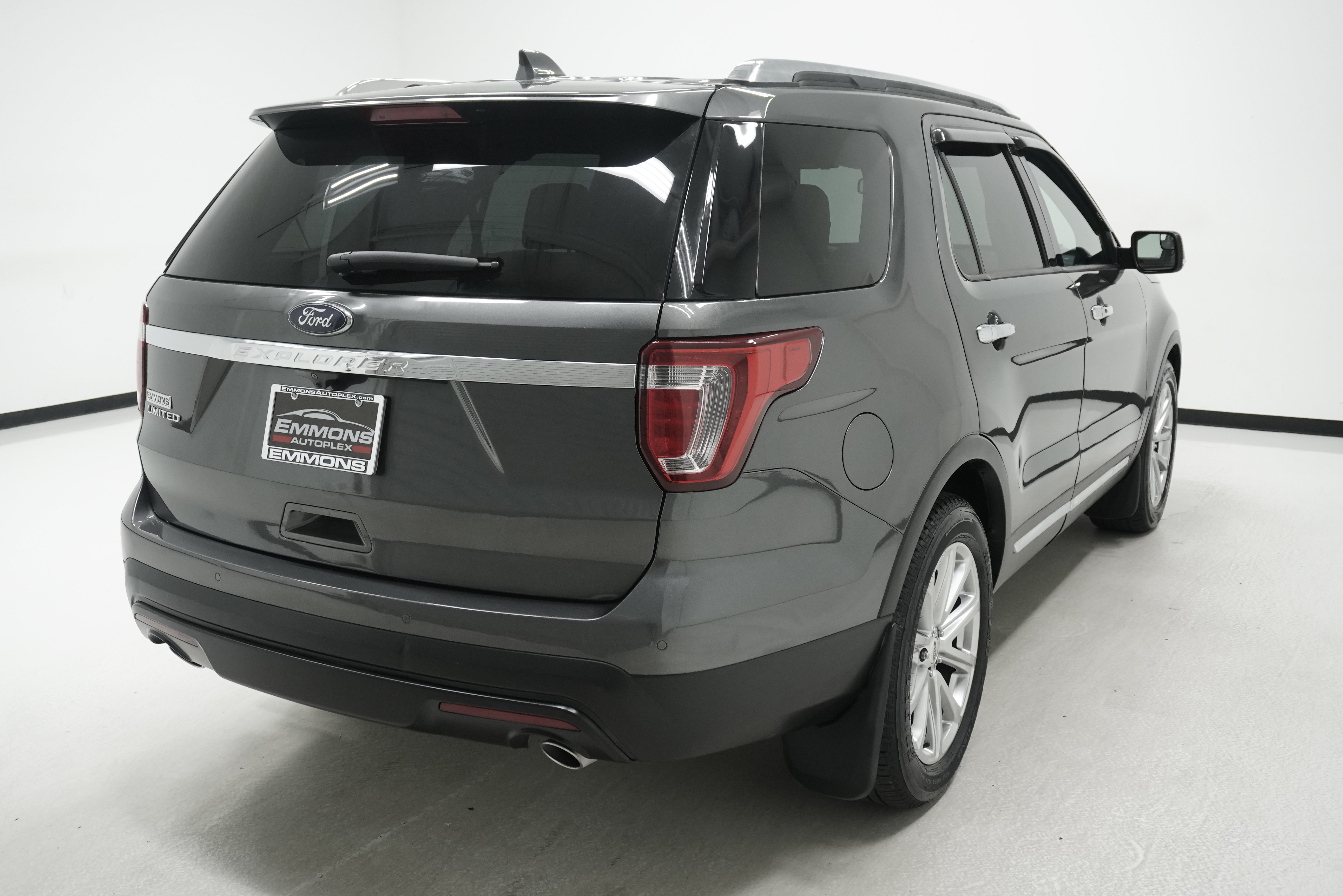 Used 2017 Ford Explorer Limited FWD image 4