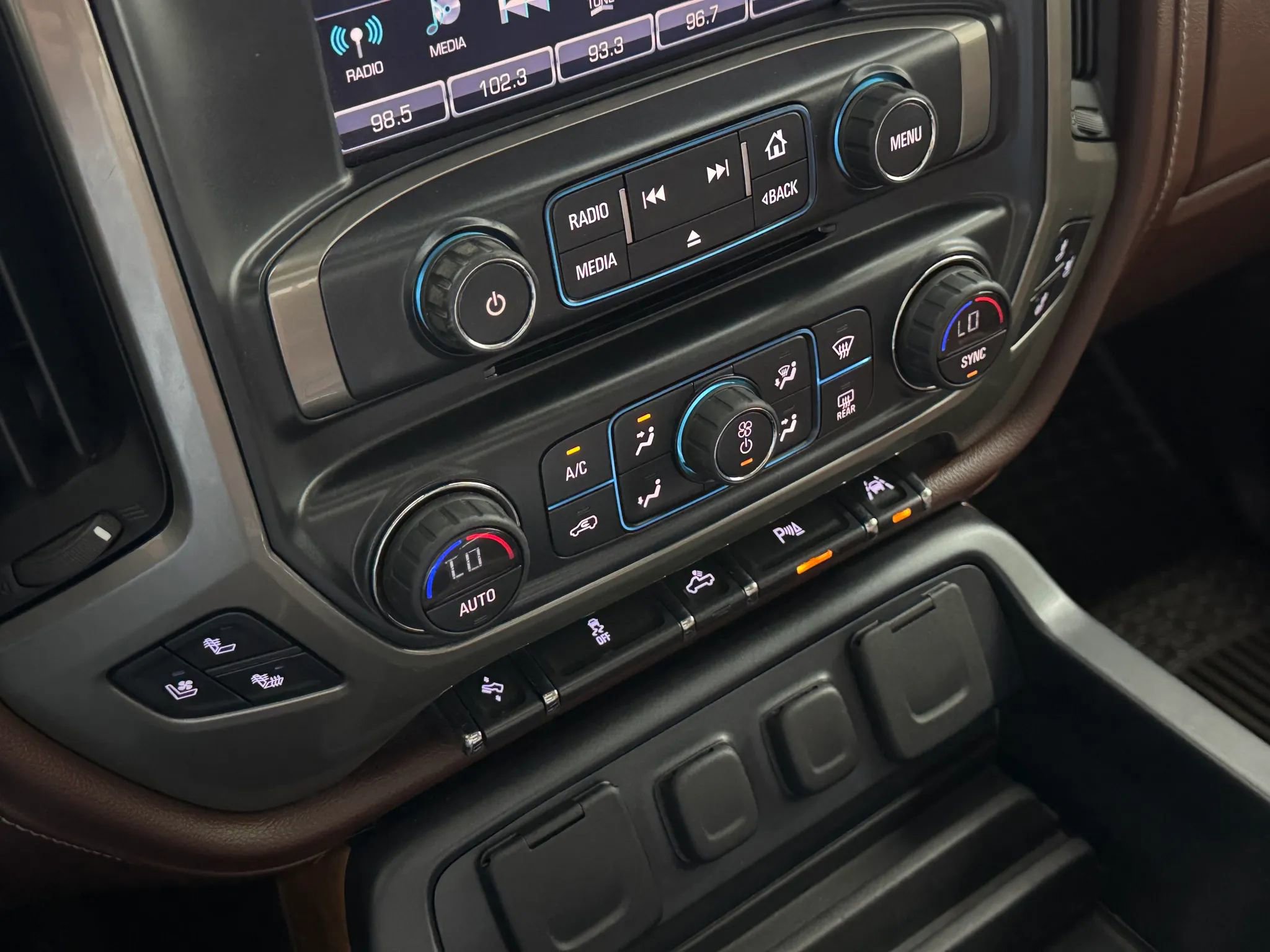 Used 2016 Chevrolet Silverado 1500 High Country w/ High Country Premium Package image 27