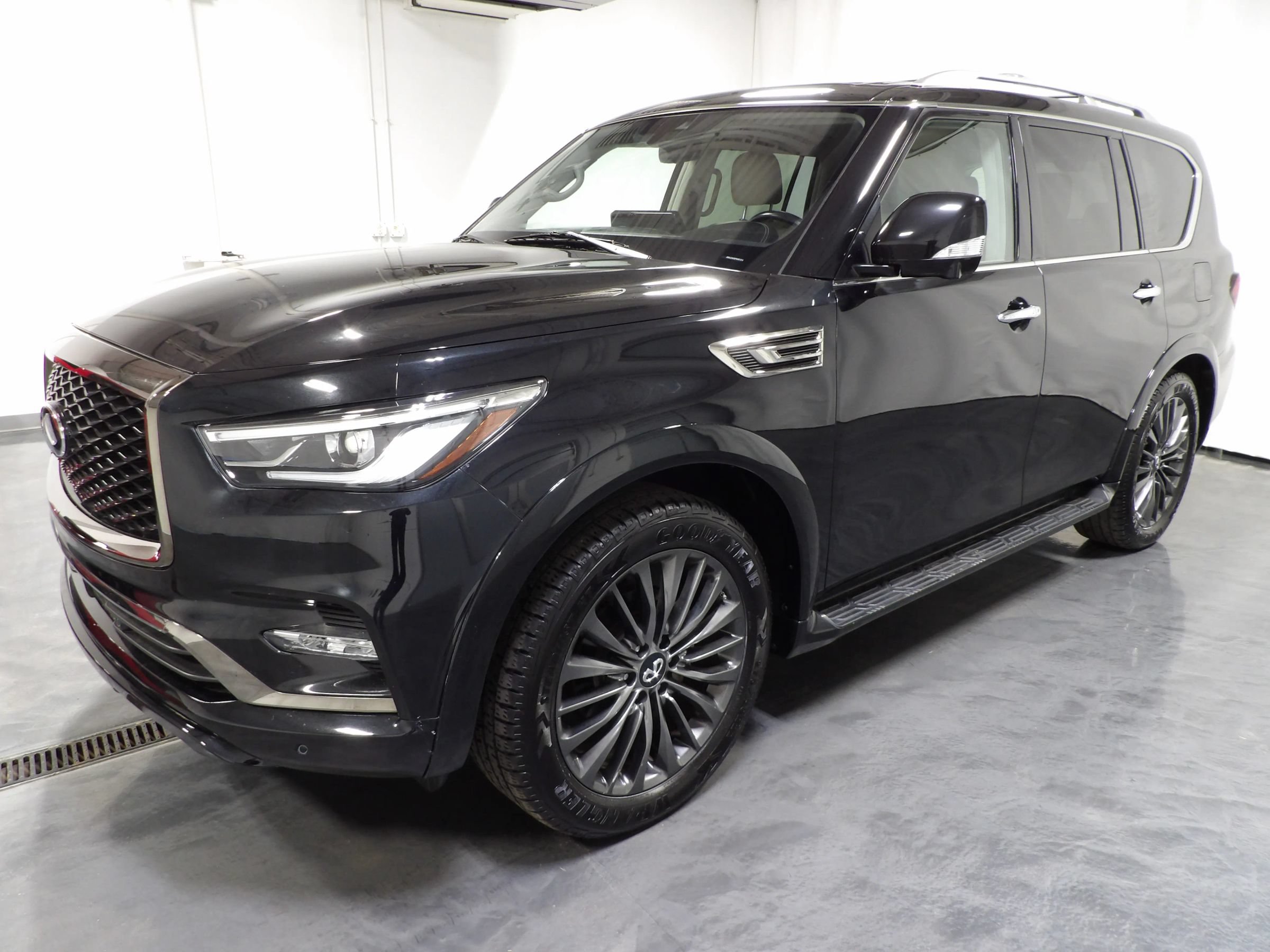 Used 2023 INFINITI QX80 Premium Select w/ Cargo Package AWD/4WD image 4