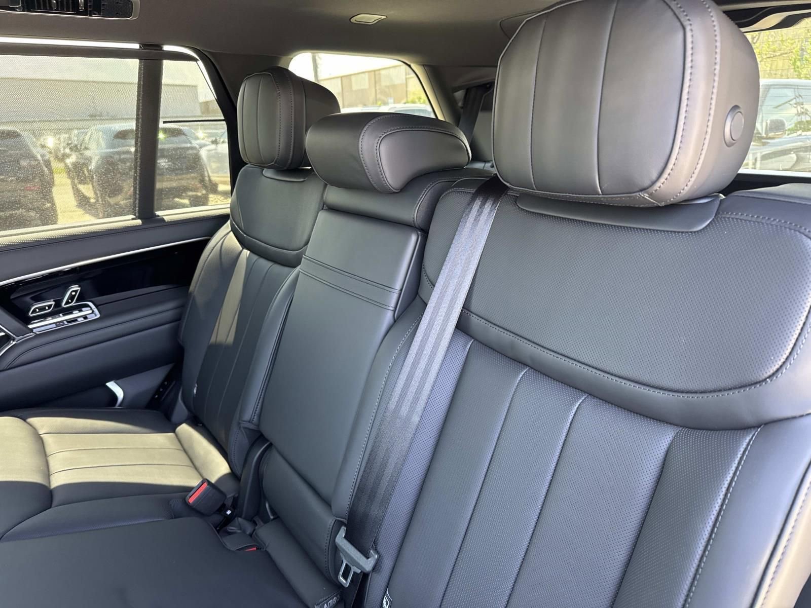 New 2026 Land Rover Range Rover Long Wheelbase SE AWD/4WD image 8