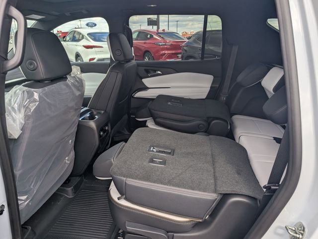 New 2026 Chevrolet Traverse High Country w/ LPO, Floor Liner Package image 8