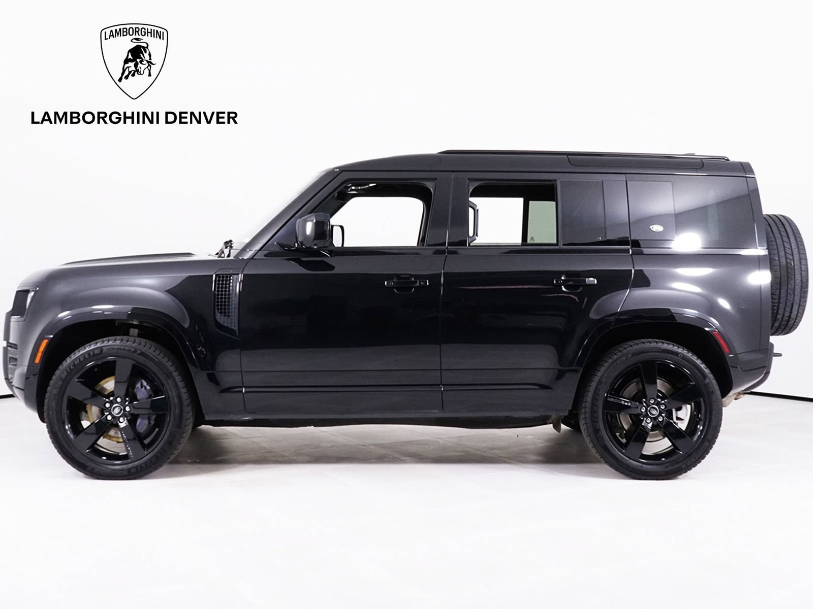 Used 2023 Land Rover Defender 110 X-Dynamic SE AWD/4WD image 2