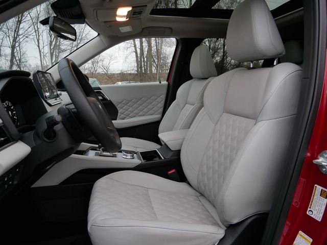 Used 2025 Mitsubishi Outlander SEL image 14