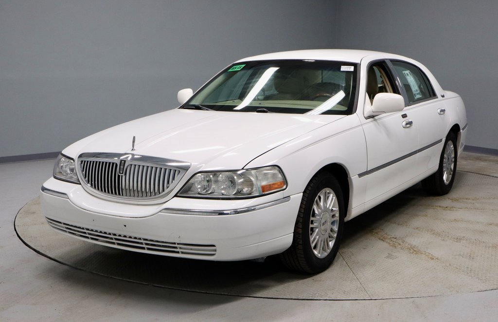 Used 2011 Lincoln Town Car Signature Limited w/ Continental Edition Pkg image 7
