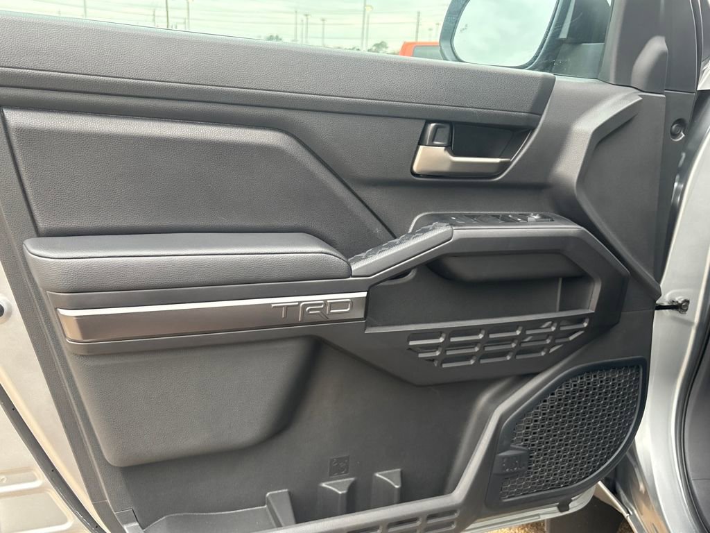 Used 2024 Toyota Tacoma TRD Sport w/ TRD Sport Upgrade Package image 5